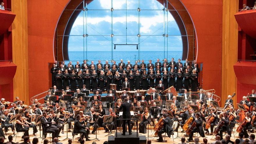 Una imagen del ‘Réquiem’ de Verdi, que inauguró la temporada 2023/24 en el Auditorio Alfredo Kraus. | | NACHO GONZÁLEZ ORAMAS