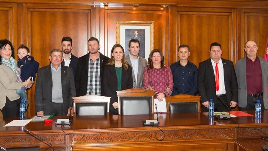 El alcalde, José Rafael Rocamora, con los nuevos pedáneos de Cehegín.