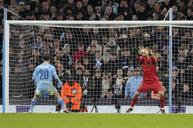 Lunin para un penalti a Bernardo Silva 