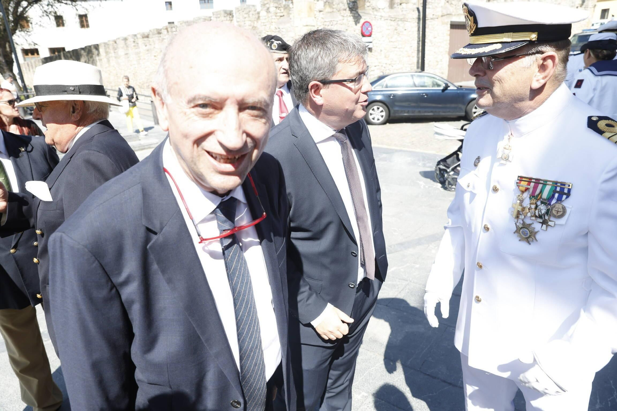 La misa con la Armada y la ofrenda floral del Carmen en Gijón, en imágenes