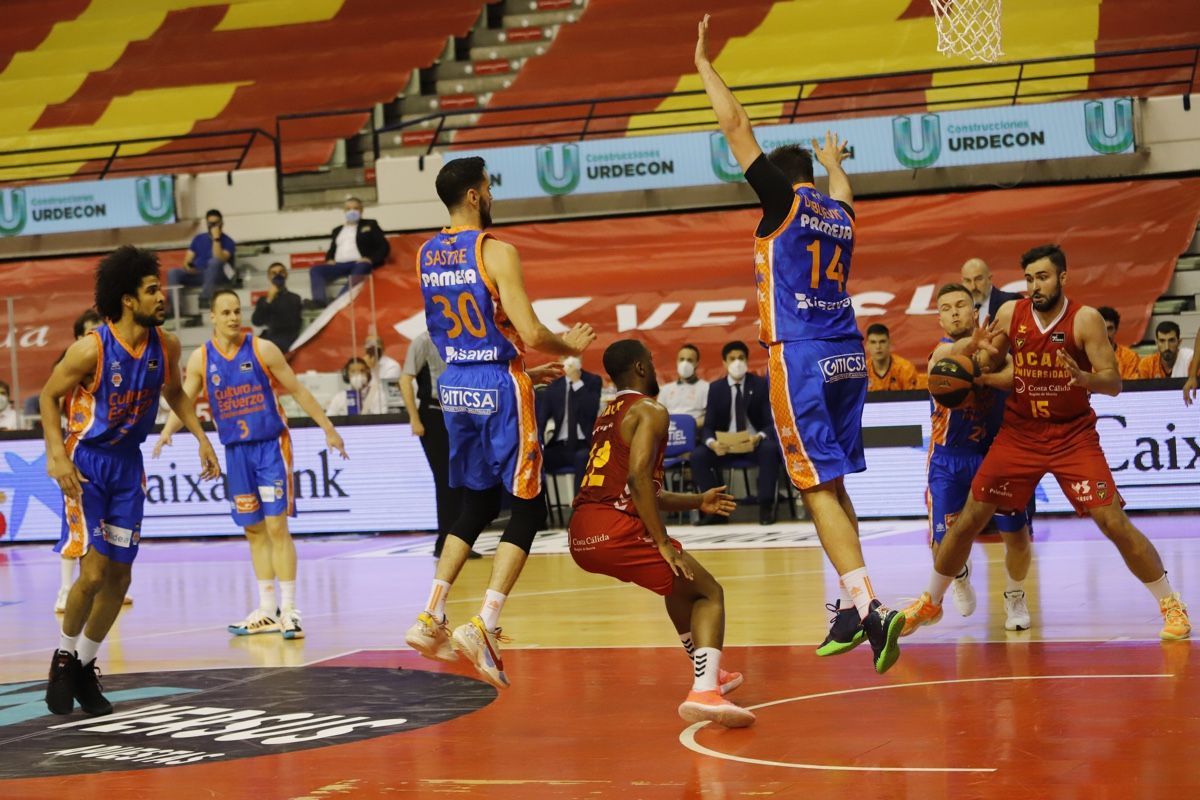 El UCAM Murcia se frena ante el Valencia Basket (66-80)