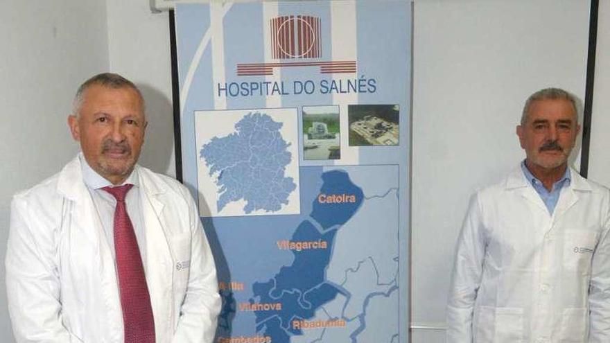 El gerente de la EOXI y el director del Hospital do Salnés. // Noé Parga