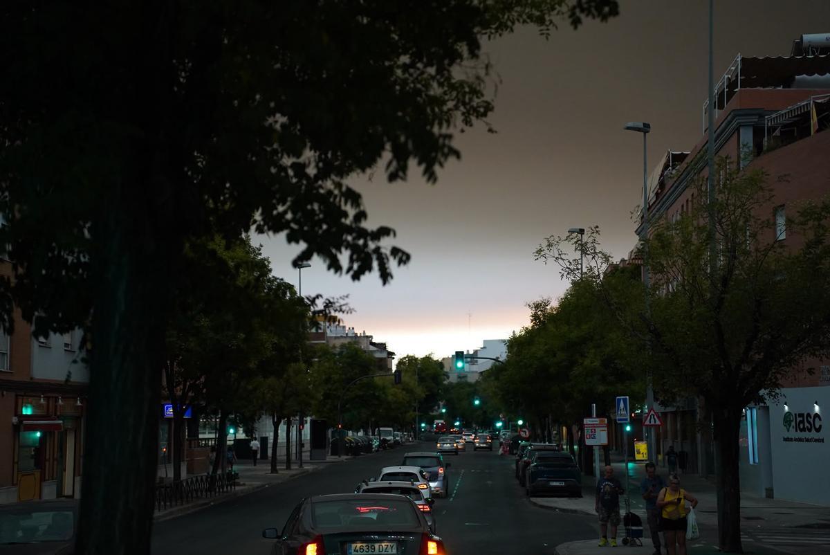 Humo procedente del incendio de Niebla en Sevilla capital.