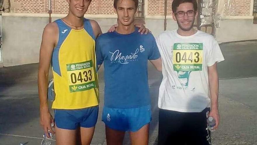 Ángel Nieto, en el medio, ganador en categoría masculina.