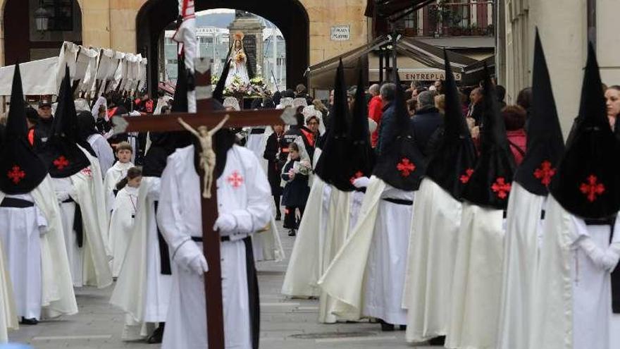 La alegría y la fe de Gijón salen al Encuentro