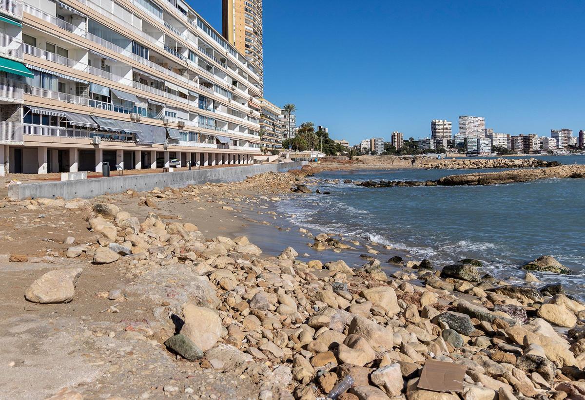 El litoral de la Albufereta, afectado por el temporal de enero.