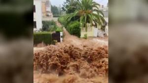 Un fort xàfec causa inundacions a Alcanar i Sant Carles de la Ràpita