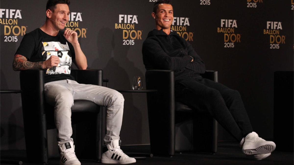 Leo Messi y Cristiano Ronaldo durante la rueda de prensa previa a la gala del Balón de Oro 2015