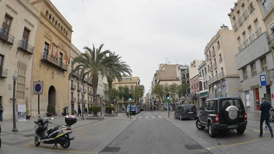 Vistas a la plaça de Baix y al ayuntamiento de Elche, en una imagen de archivo.