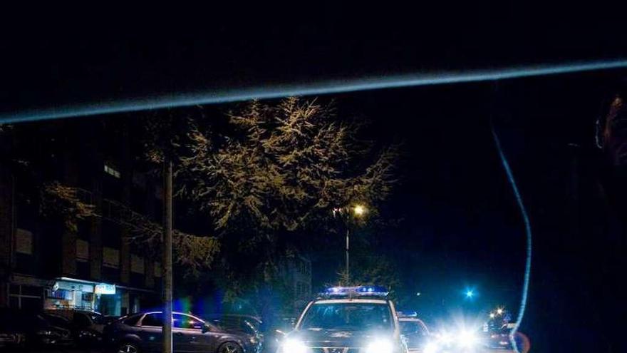 Coches de la Guardia Civil de patrulla por Corvera, tras la agresión.