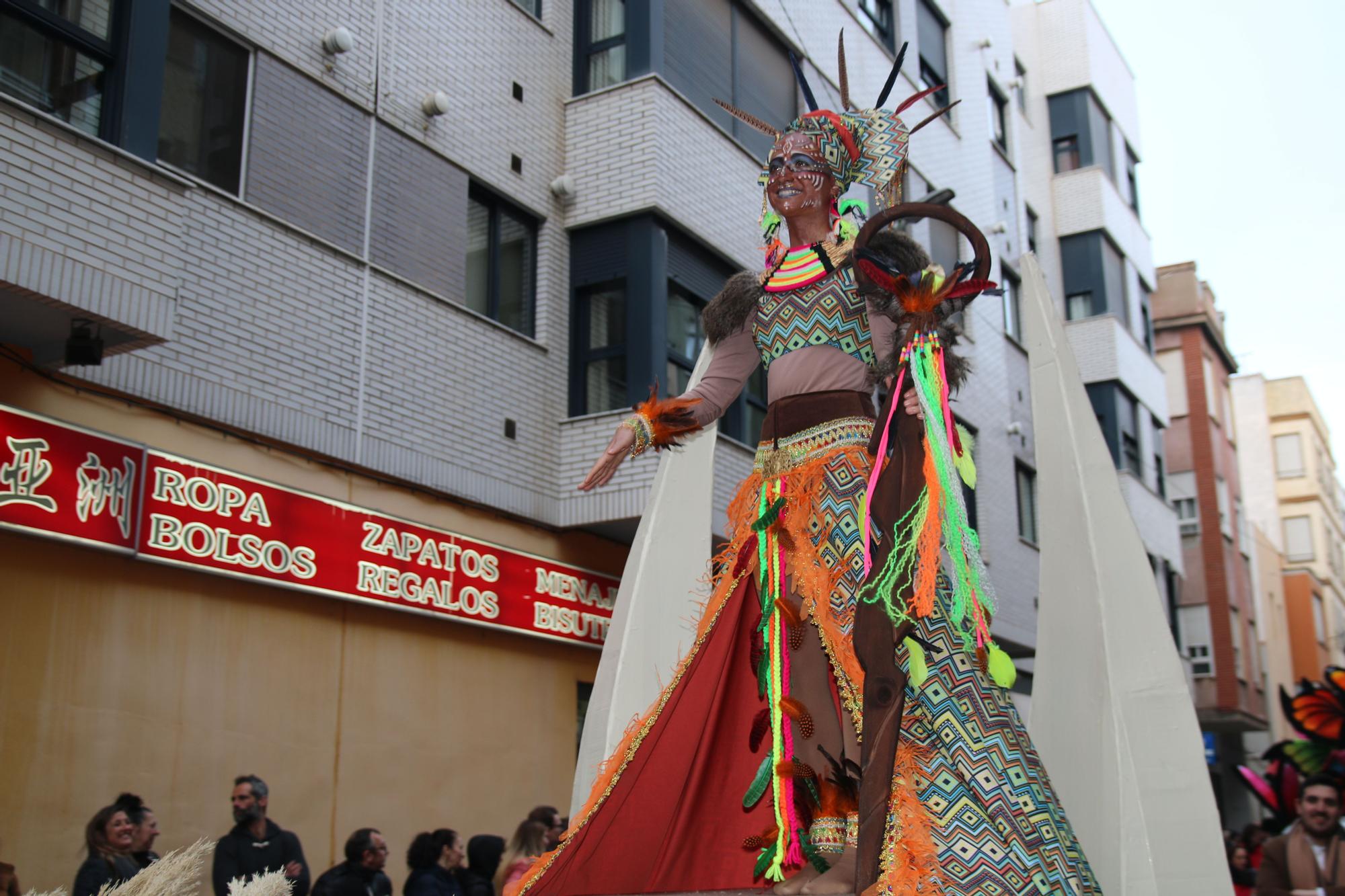 Búscate en las fotos del premio al Barri València en la cabalgata del Ninot infantil de Burriana