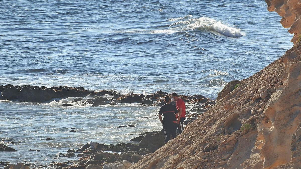 Foto del rescate del cadáver hallado el miércoles en Formentera.