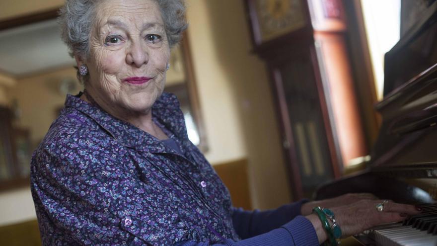 La profesora cacereña que fundó el coro de la UEx recibirá un homenaje