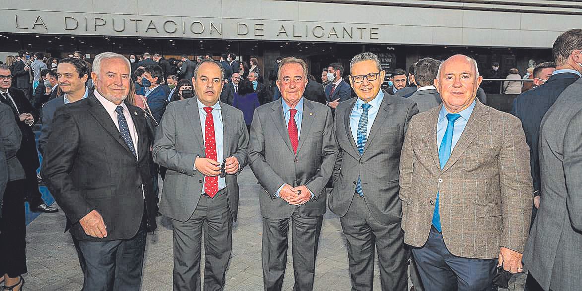 Salvador P�rez, de Grupo Soledad, el pdte. de Facpyme y CEO de Tescoma, Carlos Ba�o, el pdte. de la C�mara de Comercio de Alicante, Juan Riera, el pdte. de Uepal, Juan Jos� Sell�s, y el pdte. de CEV Alicante, Joaqu�n P�rez..jpg