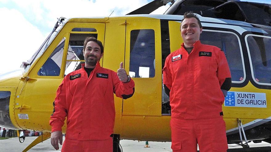 David y Andrzej, pilotos de helicóptero de la helitransportada de Toén. // F. CASANOVA