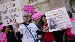 Manifestación de cuidadoras contra la precariedad laboral en noviembre del 2022 en Barcelona.