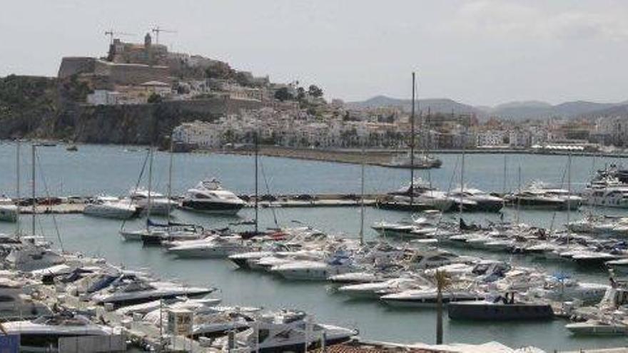 Vista panorámica del puerto deportivo Marina Botafoch, que tiene 428 amarres en total.
