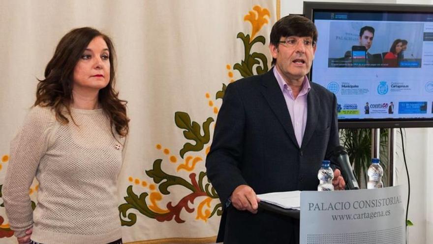 Los concejales Soler y Aznar en la presentación del portal.