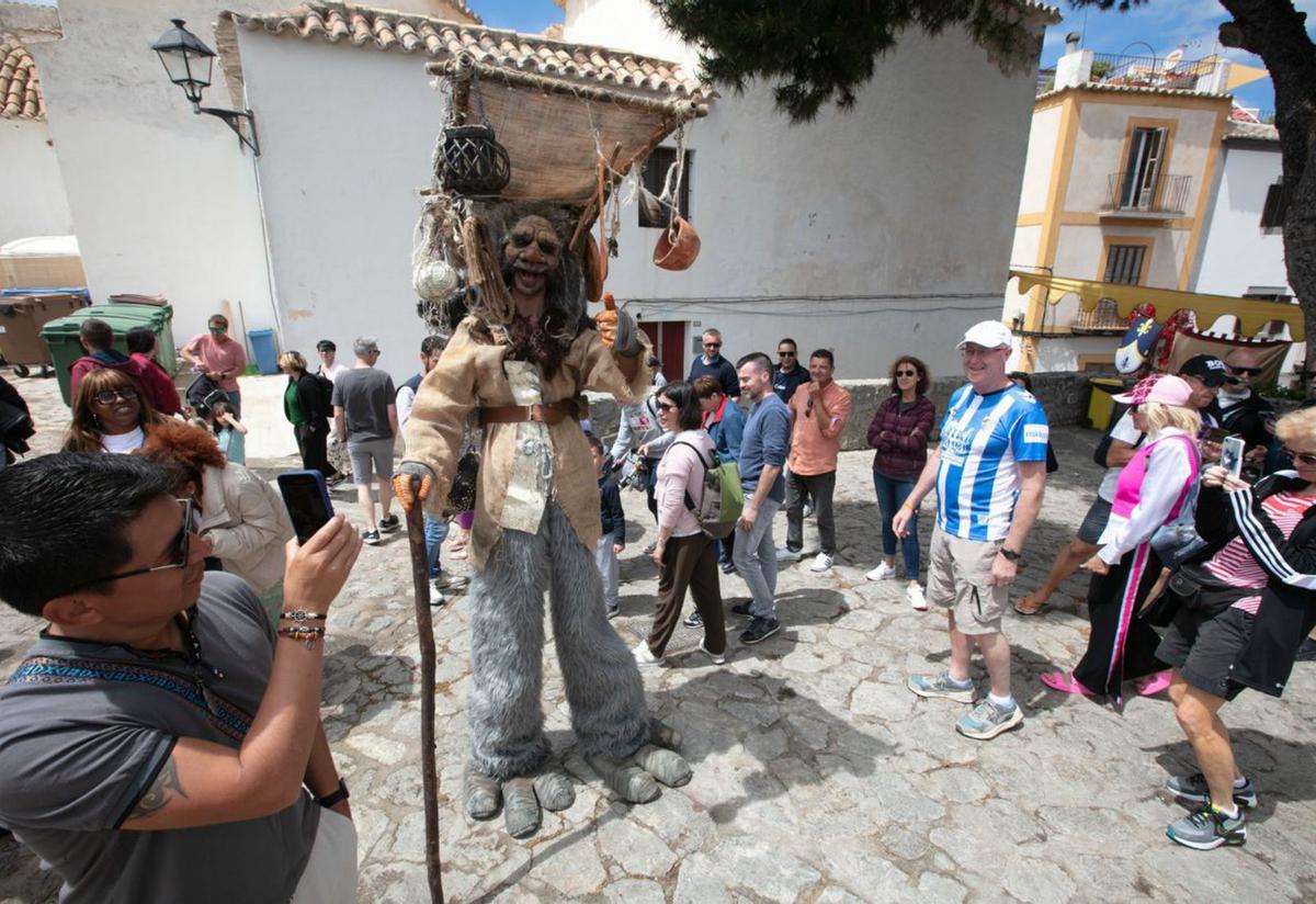 El arte de dar vida a una Ibiza Medieval pasada por agua
