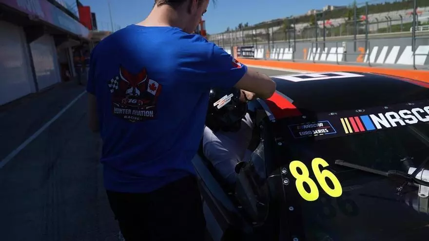 Uno de los coches de exposición del Valencia Nascar Fest