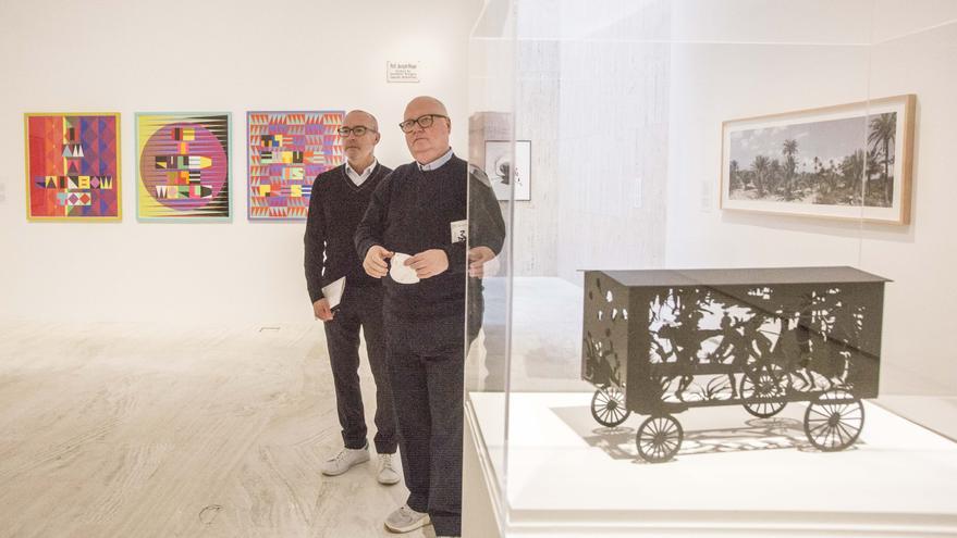Los coleccionistas, Michael Jenkins y Javier Romero, presentan "Obertura. Más allá de los mapas" con 79 obras de su fondo donado al MACA en Alicante