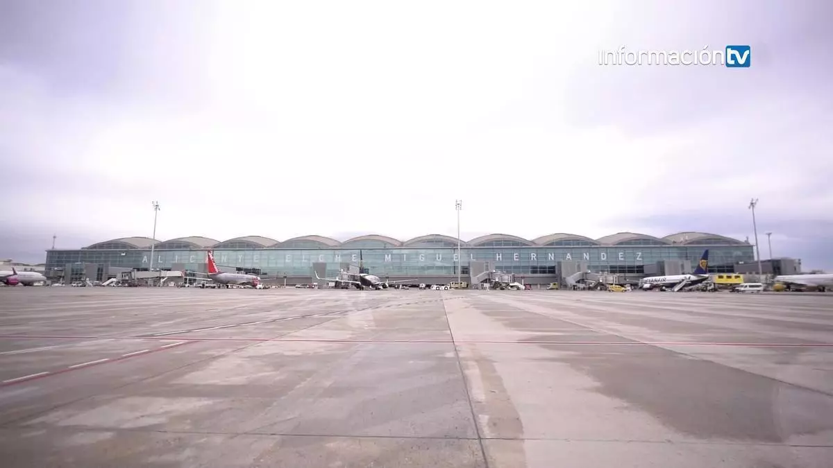 La Semana Santa convierte abril en un mes de verano en el aeropuerto Alicante-Elche