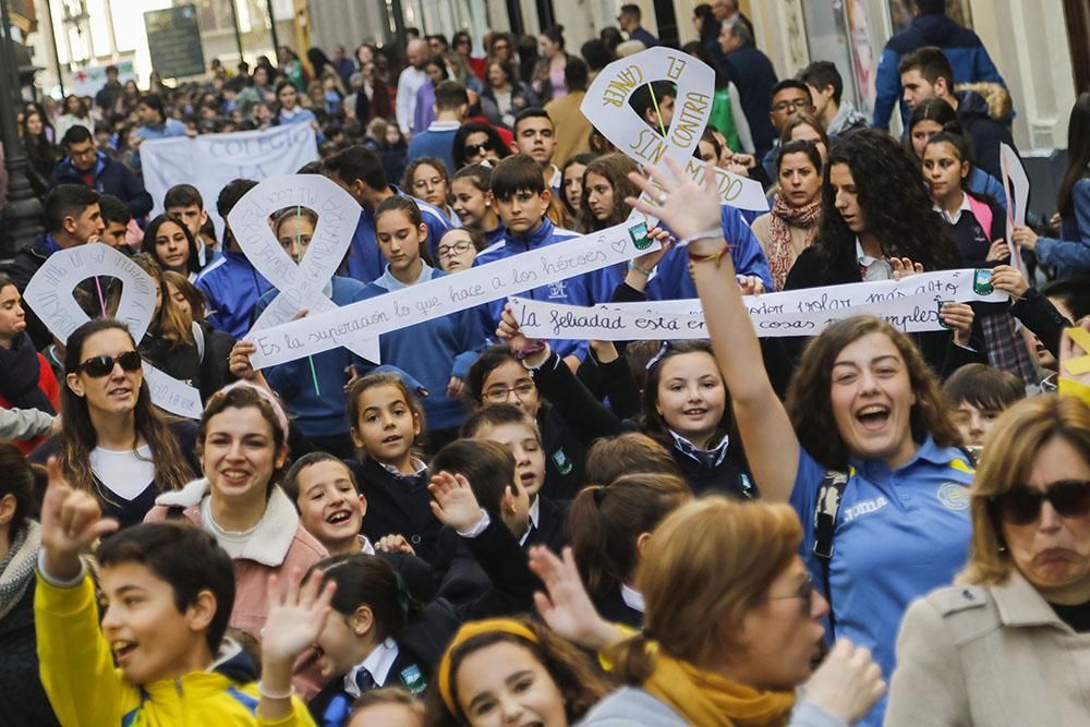 Los escolares hacen una marcha solidaria contra el cáncer