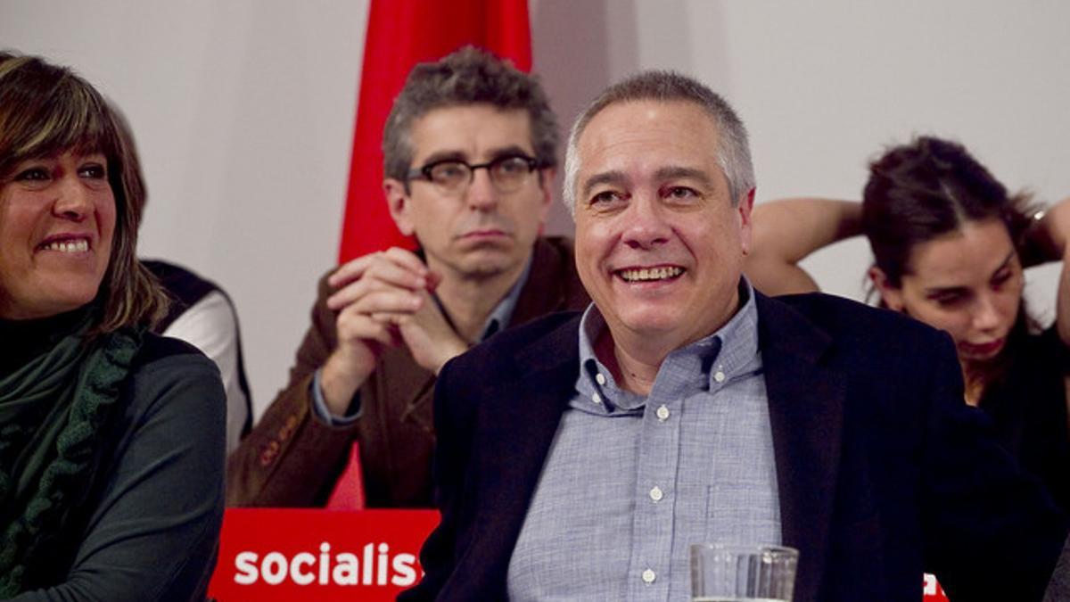 Pere Navarro, Jordi Martí y Núria Marín durante la reunión de la Ejecutiva del PSC