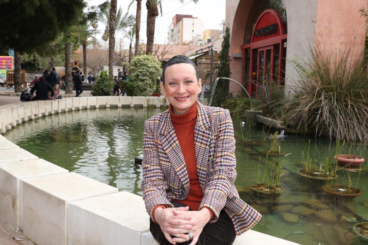 María Marín vive en Cartagena, donde trabaja como diputada en la Asamblea Regional.