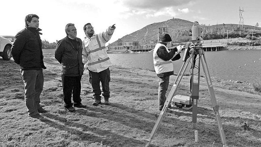 Las competencias para hacer una playa  en el Pontillón enfrentan a Lores y Casal