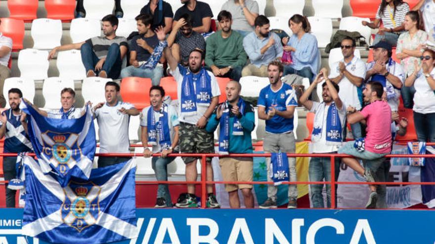 Miembros de la Peña Ibérica en el Lugo-Tenerife de la temporada pasada.