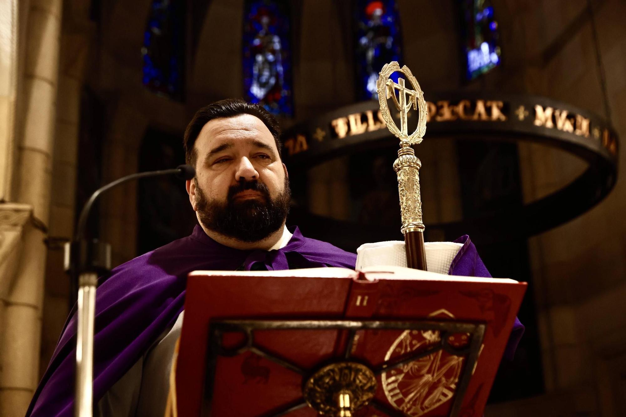 La lluvia frustra la procesión de las Lágrimas de San Pedro en Gijón