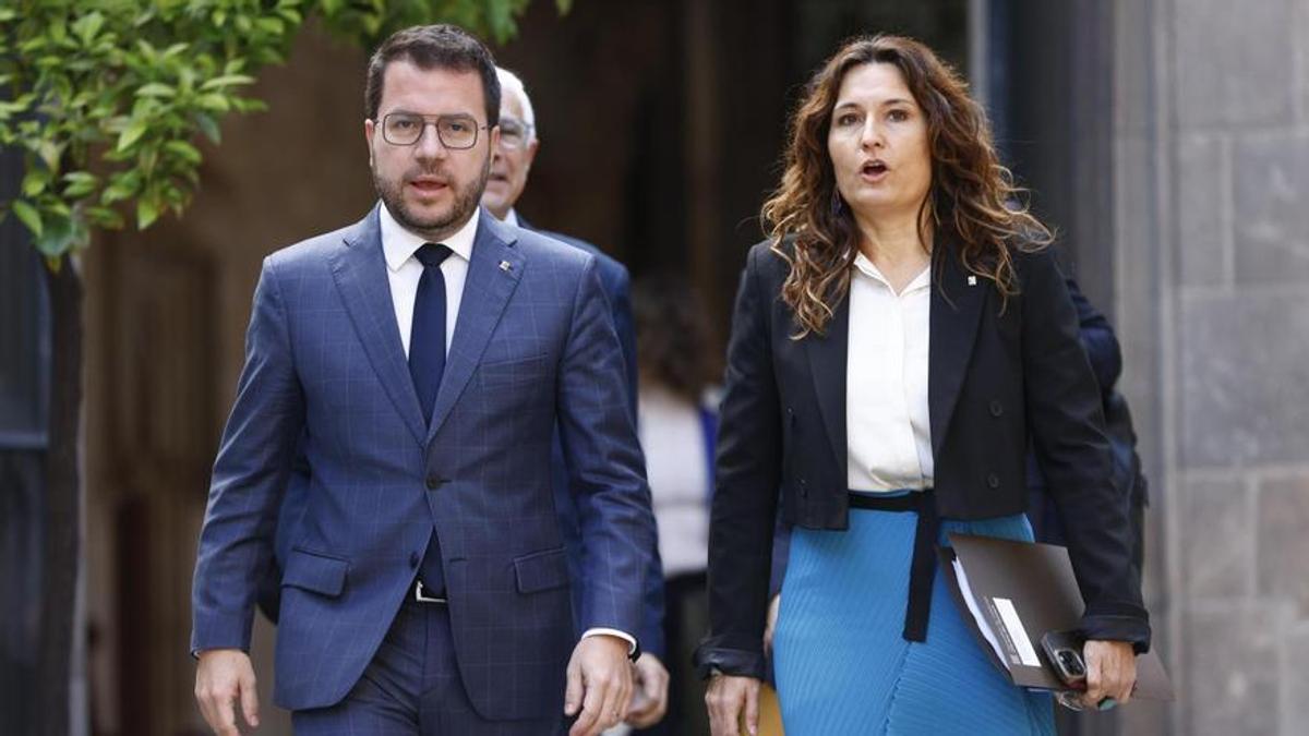 El president de la Generalitat, Pere Aragonès, y la vicepresidenta, Laura Vilagrà, encabezando la reunión del Govern de este martes.