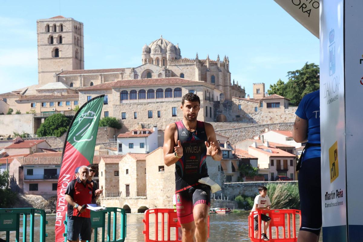 GALERÍA: Disfruta de las mejores imágenes del triunfo de Gómez y Trigo en el Triatlón Ciudad de Zamora GALERÍA: Disfruta de las mejores imágenes del triunfo de Gómez y Trigo en el Triatlón Ciudad de Zamora