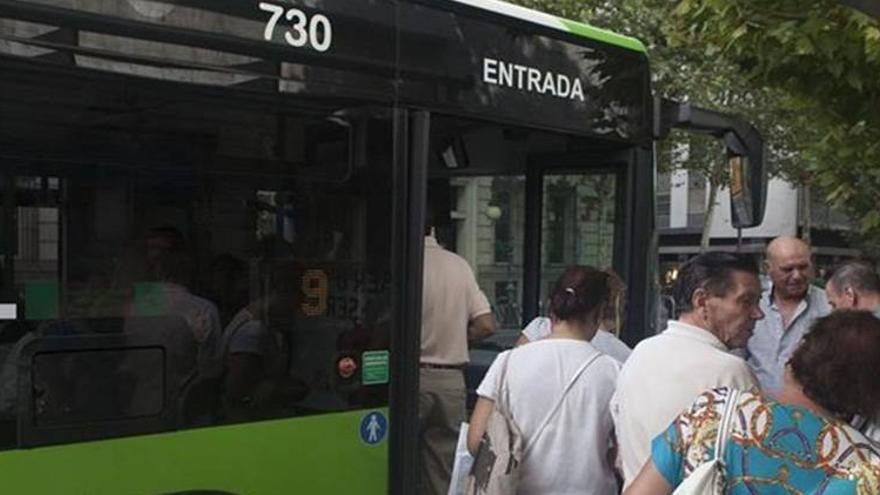 Aucorsa logra salvar el bache de la nueva tarjeta y aumenta en viajes