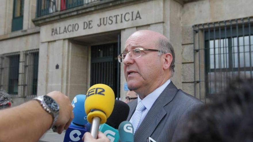 El alcalde de Ourense, Agustín Fernández, antes de prestar declaración ante el juez por las obras de calle Bedoya.