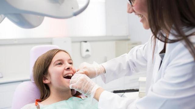 Se debe acudir cuando la dentadura de leche esté completa