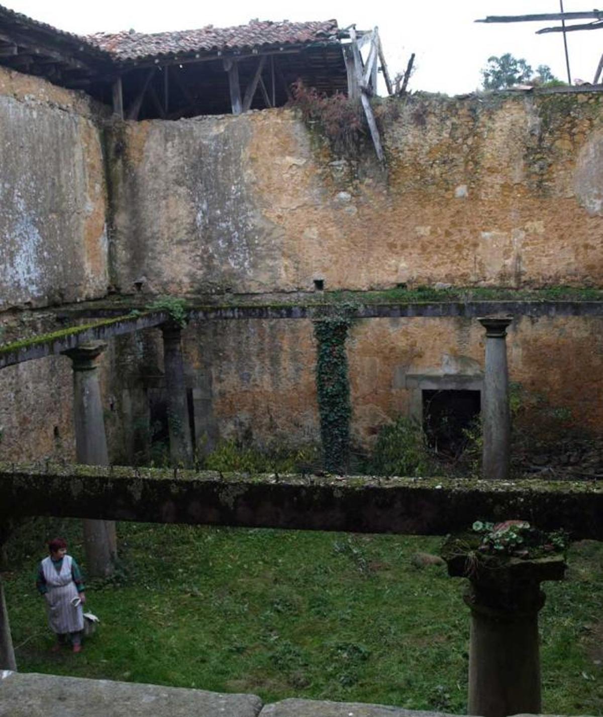 Patio interior del palacio de Celles. / f. t.