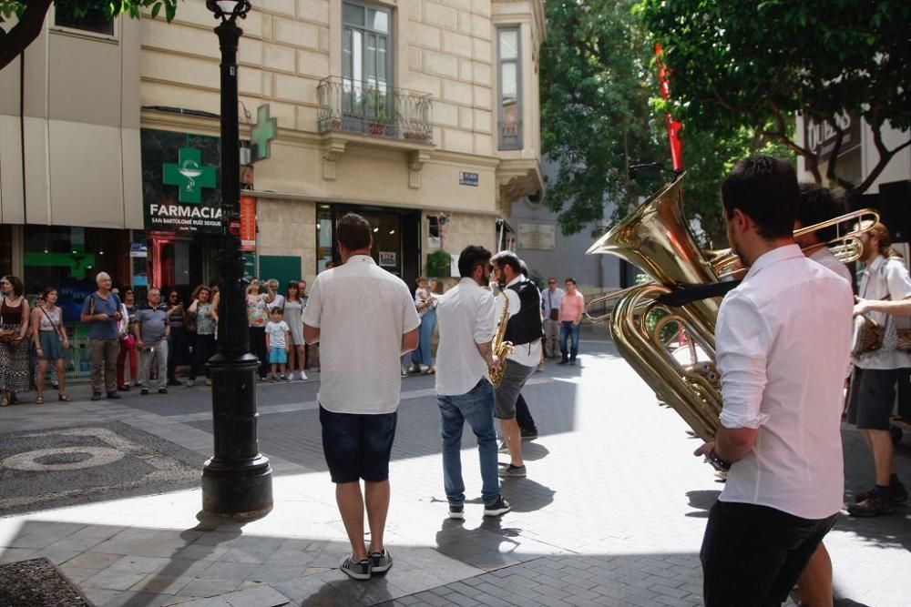 Música balcánica en el centro de Murcia