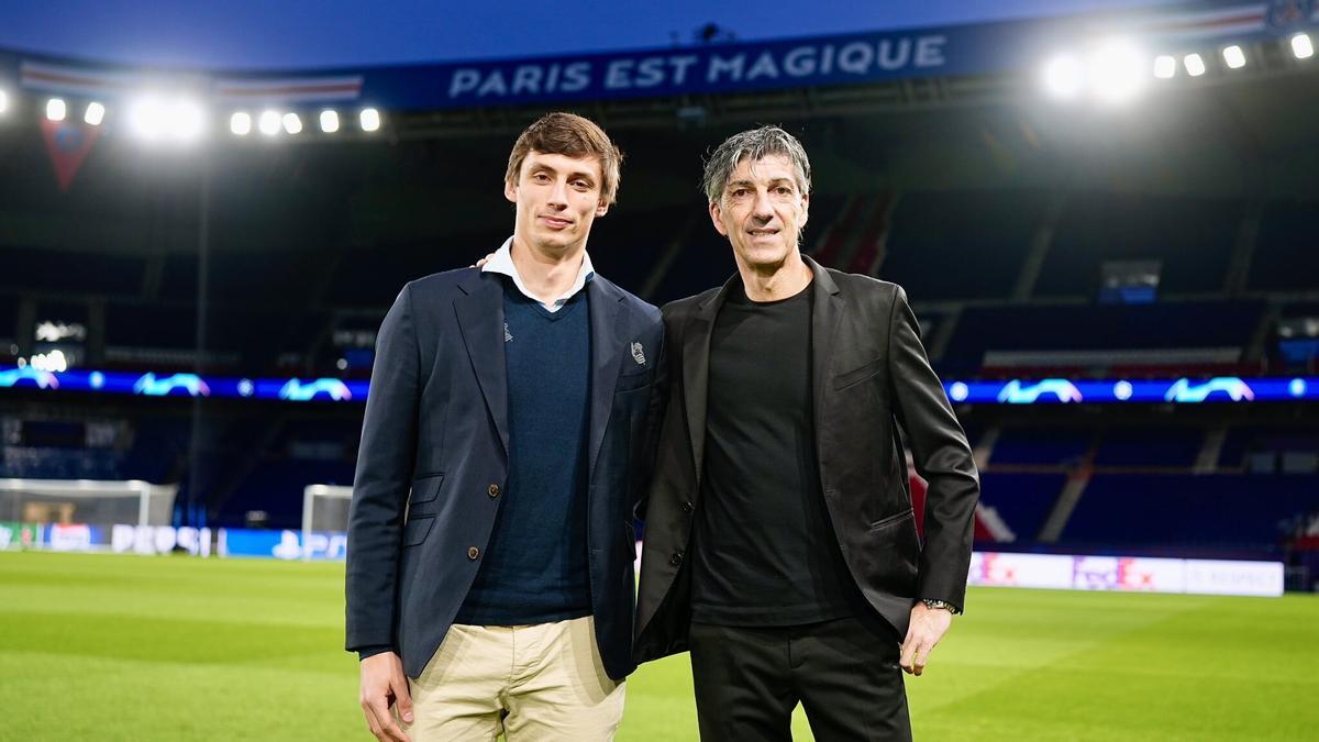 Robin Le Normand e Imanol Alguacil en la previa del partido en el Parque de los Príncipes