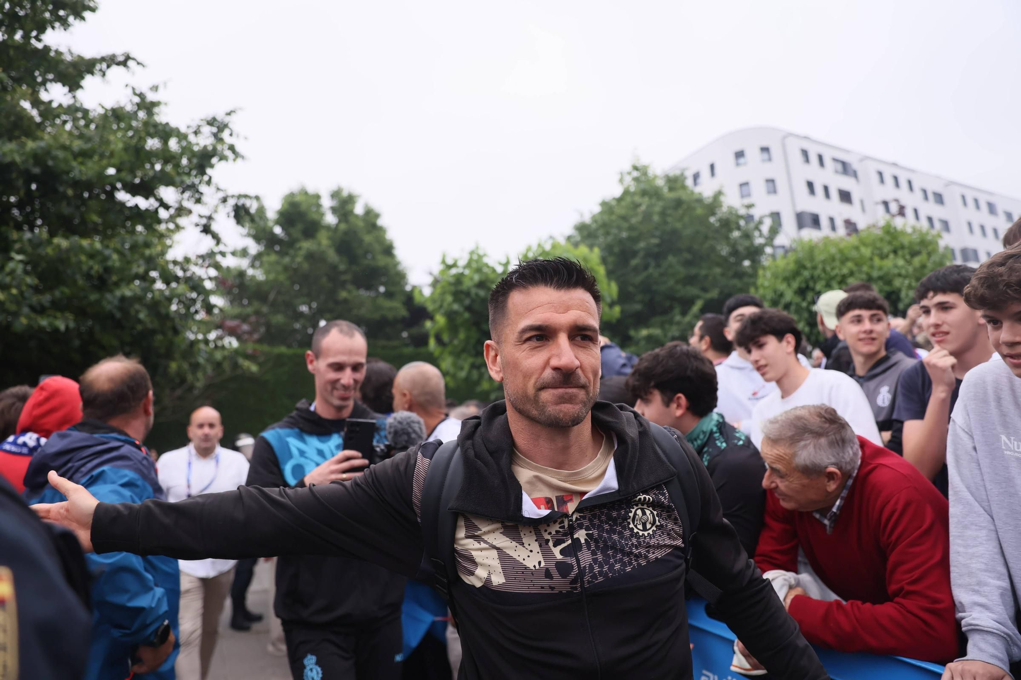EN IMÁGENES: Avilés se tiñe de blanquiazul para la final por el ascenso ante el Rayo Majadahonda