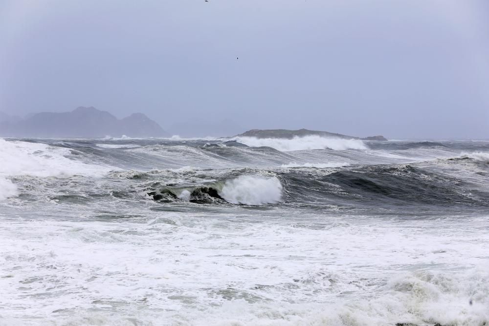 "Félix" desata la fuerza de los mares en la ría de Vigo