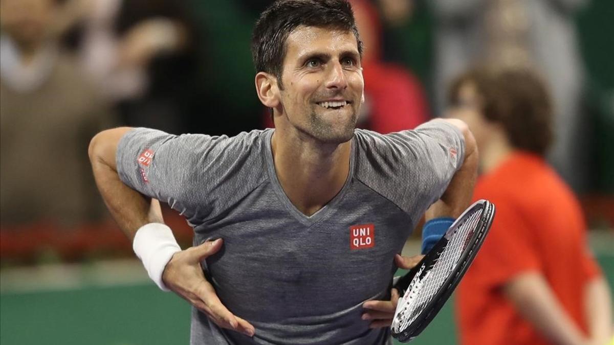 Djokovic entrega su corazón al público de Doha tras ganar el torneo.