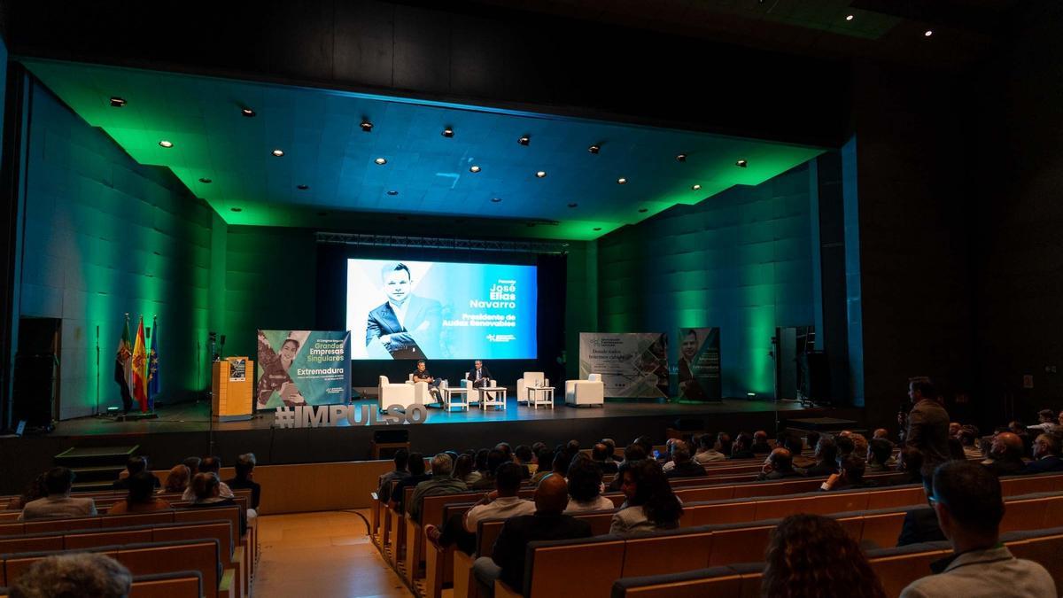 Foro empresarial de la Asociación Impulso en el Palacio de Congresos de Mérida.
