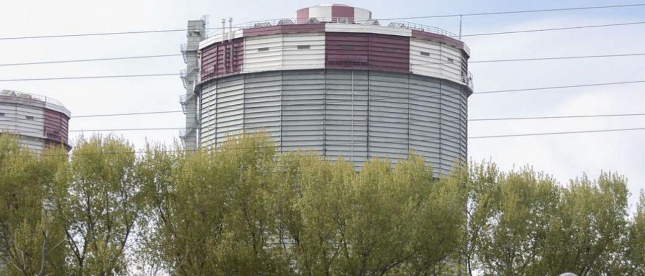 Instalaciones de Baterías, con el gasómetro al fondo. | María Fuentes