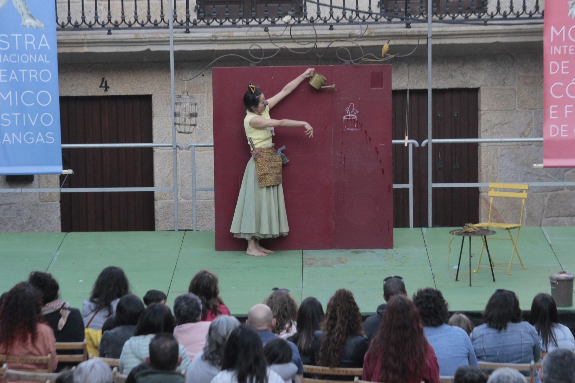 El teatro salta a la calle en Cangas