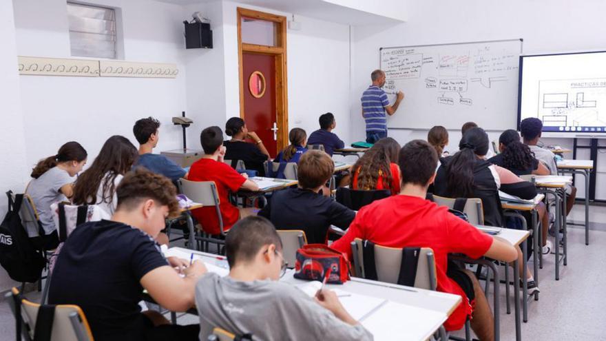 Alumnos en una clase de un instituto. | MANUEL MURILLO