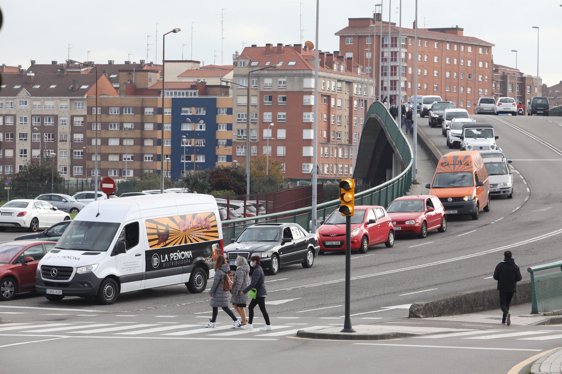 Manifestación de hosteleros y distribuidores en Gijón