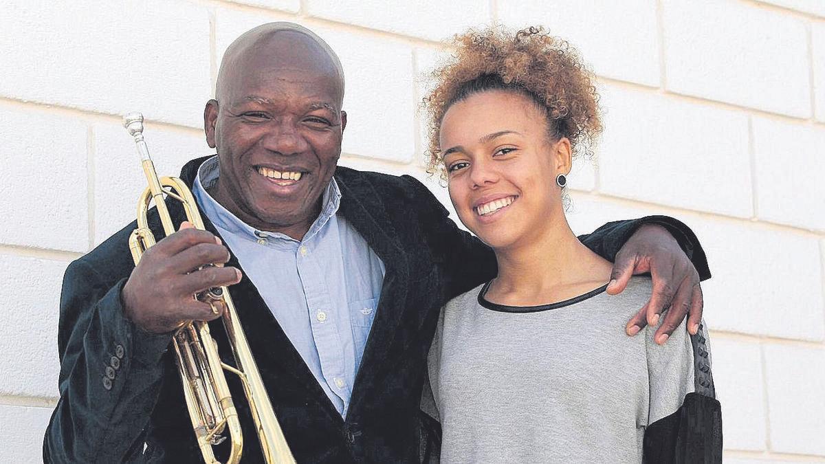 Sislena Caparrosa despide con su voz a su padre, el trompetista Nilo Caparrosa