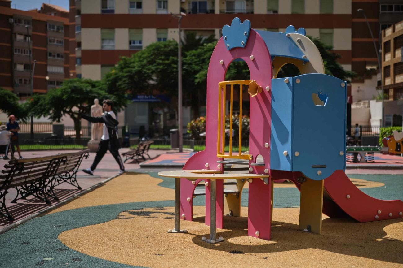 Parque Infantil Plaza Roja de Tomé Cano (Plaza Sabandeños)